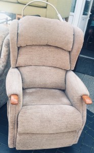 Easy rise electric reclining, massaging arm chair which also rises you to a standing position with a fixed over head reading light. all in excellent cnodition and perfect working order. Can be seen working. £250