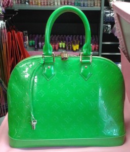 We have a Louis Vuitton Alma PM EPI lady's lime green leather handbag in excellent condition other than a minor mark that is hardly visible to one side of the bag. The bag comes complete with original lock and two keys but is missing the clochette but can be sourced via the net. we can also post this item . £500